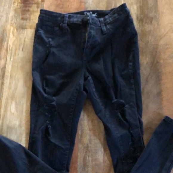 Universal Thread black ultra distressed jeans size 6 - Picture 7 of 9
